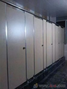 江門市明美建筑材料廠 專業(yè)打造高品質(zhì)衛(wèi)生間隔斷解決方案